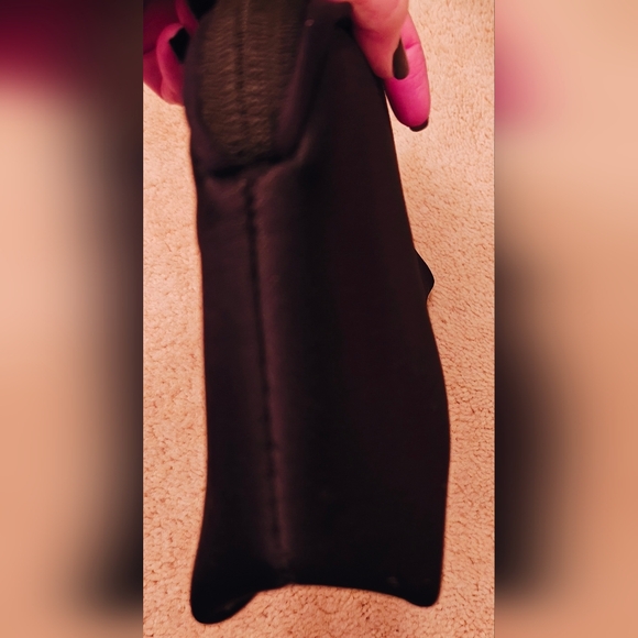 NWT SKIMS Neoprene Black Soot Travel Pouch. - Picture 6 of 10